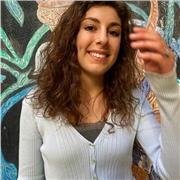 Ragazza aiuto compiti